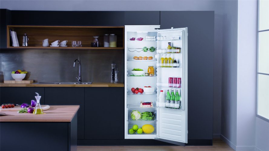 Hotpoint HS 1801 AA.UK.1 fridge lifestyle - hi
